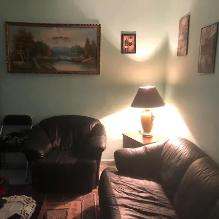 2 Bed Flat In Center Of