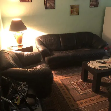 2 Bed Flat In Center Of