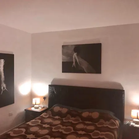 Apartment 2 Bed Flat In Center Of