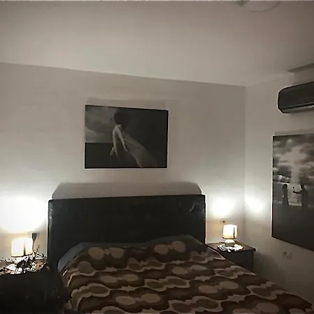 2 Bed Flat In Center Of Apartment