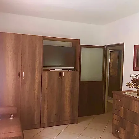 Apartment 2 Bed Flat In Center Of